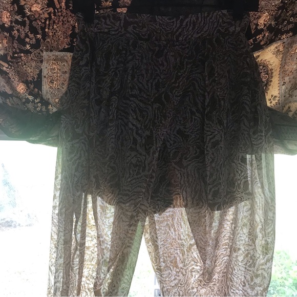 Harem style
Shorts under sheer pants - Picture 8 of 8